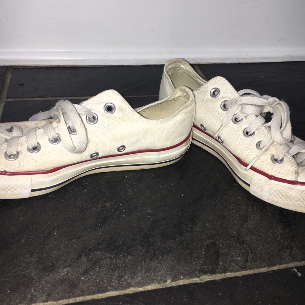 White converse - Picture 2 of 5